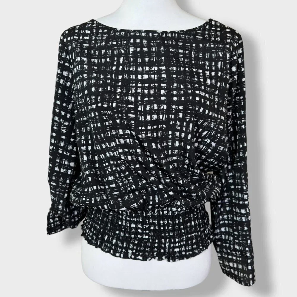 MICHAEL Kors Black and White Smocked Waist Roll Tab Blouse with gold Size Small - Picture 1 of 8